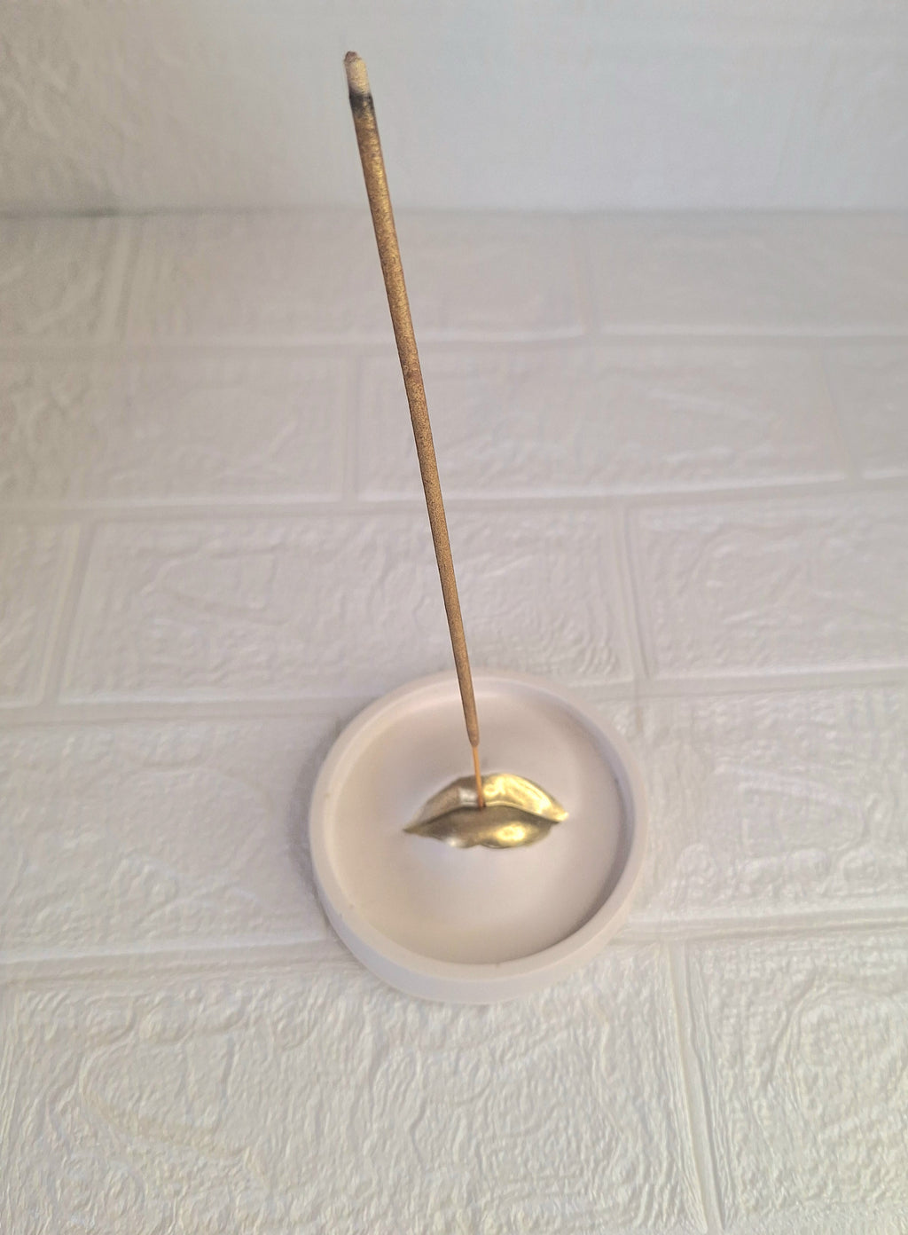 The Lip Incense Holder